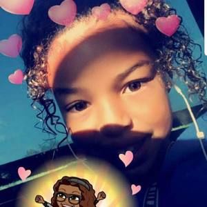 Meet your Posher, Aisha